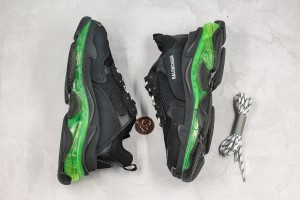 Balenciaga Triple S Shoes BTSS10000115