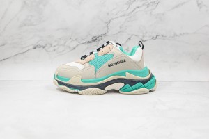  Balenciaga Triple S Shoes BTSS10000125