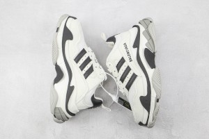 Balenciaga Triple S Shoes BTSS10000128