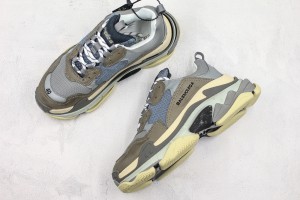  Balenciaga Triple S Shoes BTSS1000077