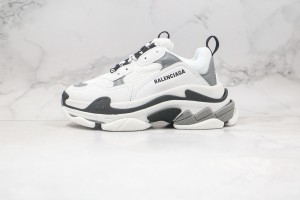  Balenciaga Triple S Shoes BTSS1000097