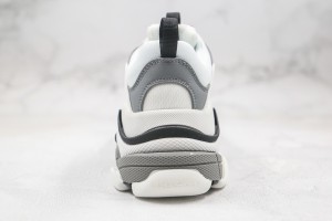  Balenciaga Triple S Shoes BTSS1000097
