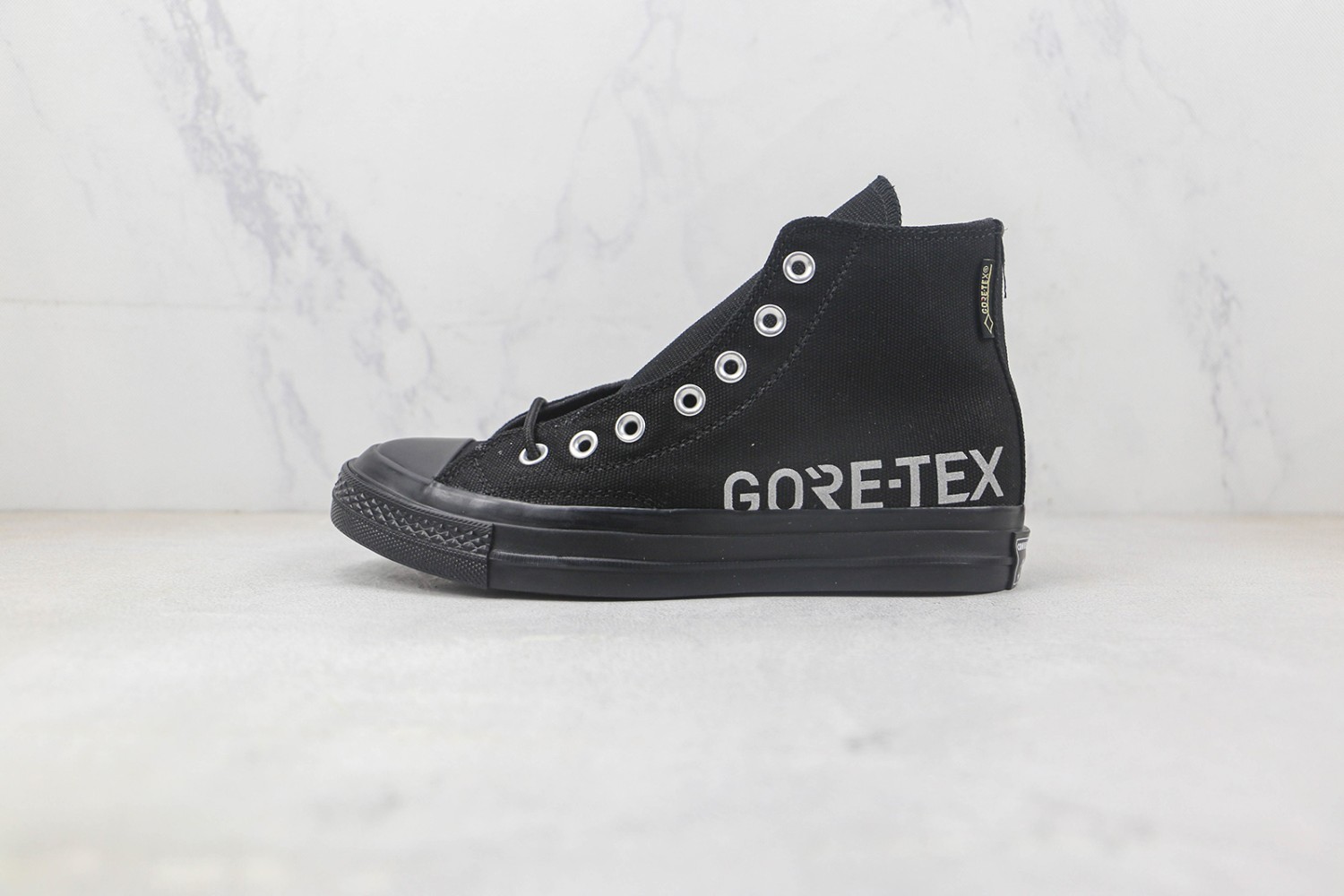 Converse High Top Sneaker CHTS10000100