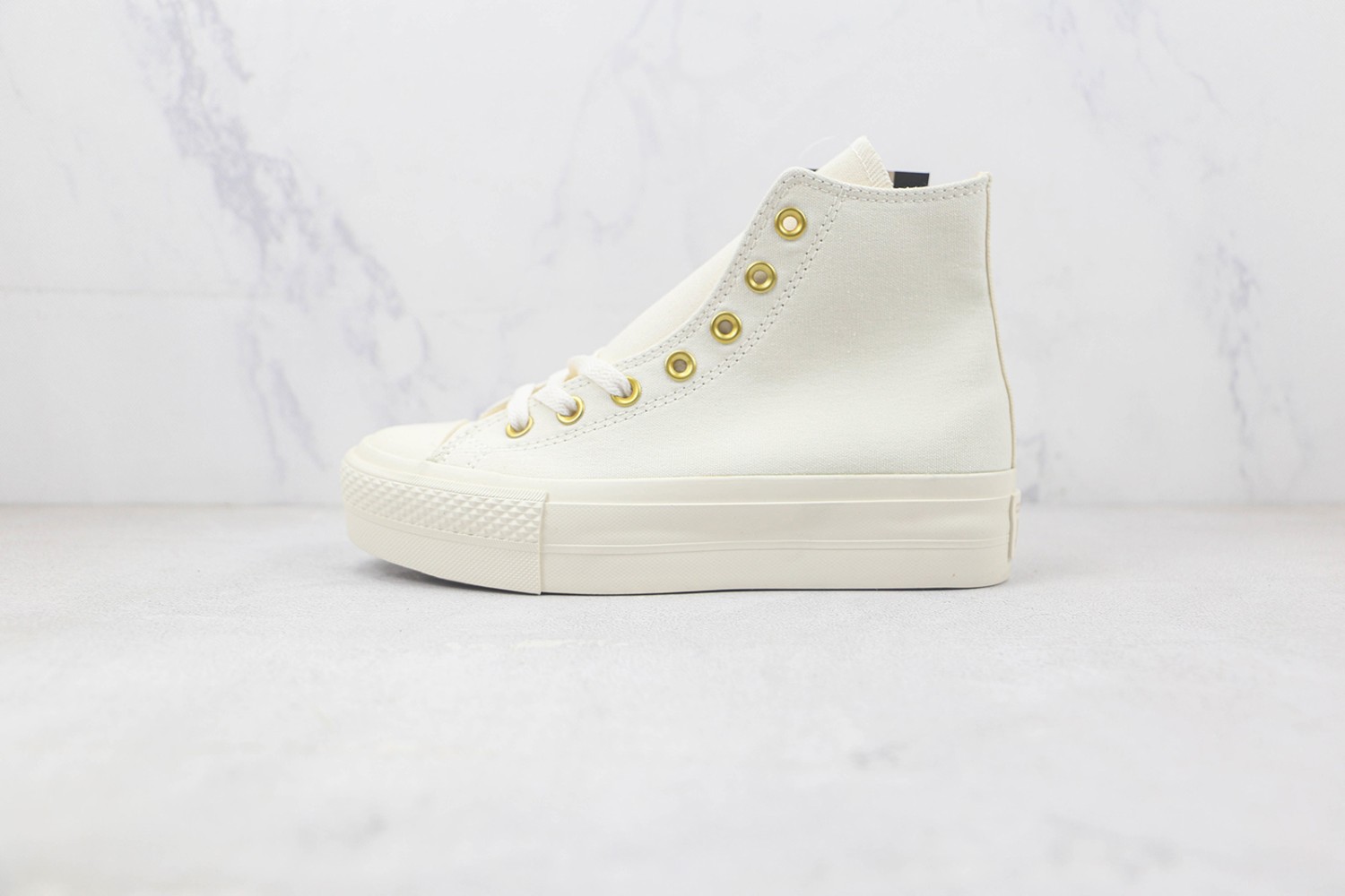 Converse High Top Sneaker CHTS10000102