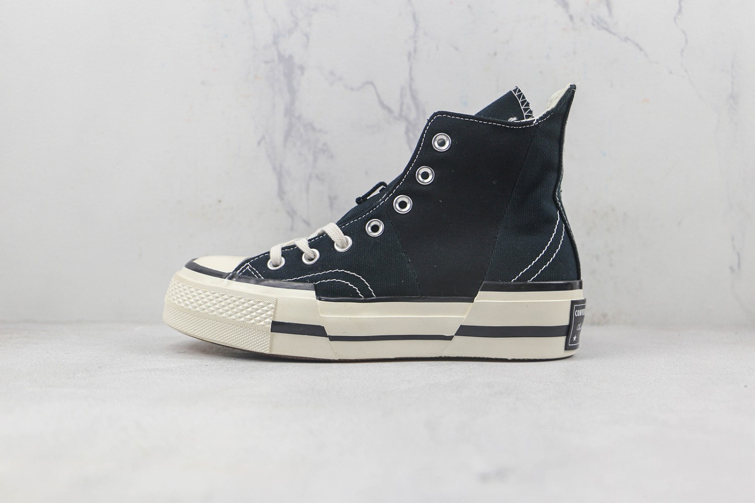 Converse High Top Sneaker CHTS10000115
