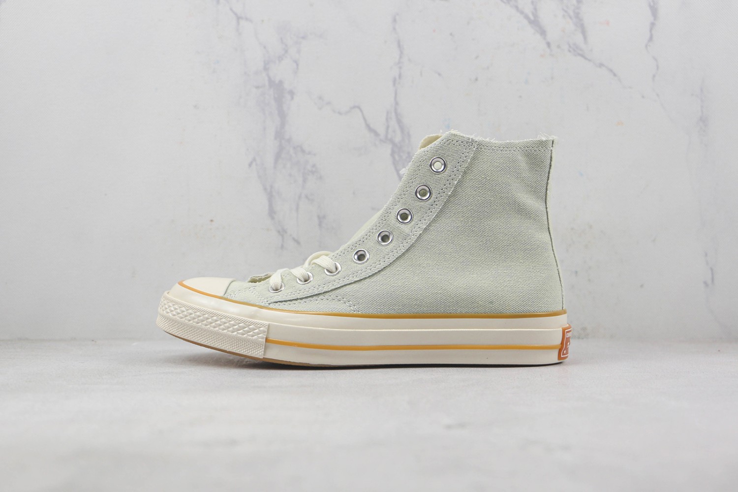 Converse High Top Sneaker CHTS10000120