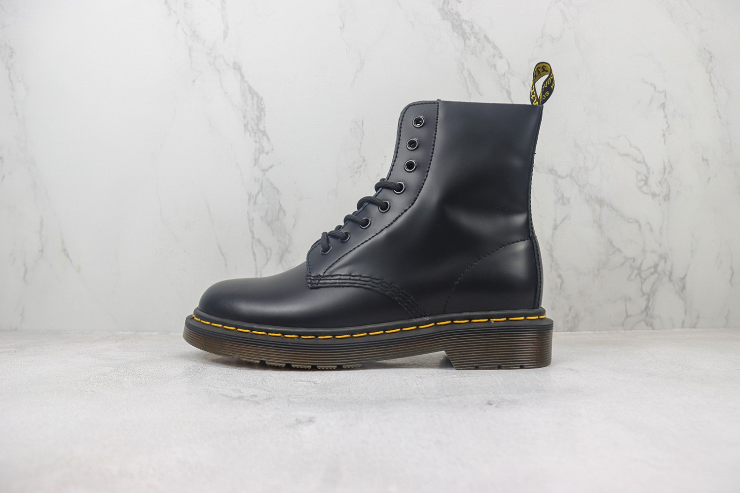 Dr. Martens Boot DMB100001