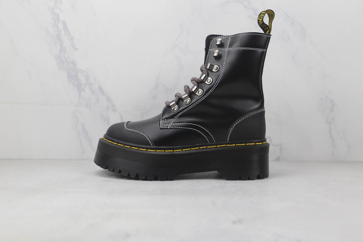 Dr. Martens Boot DMB100004