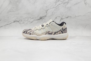 Air Jordan 11 AJ11000035