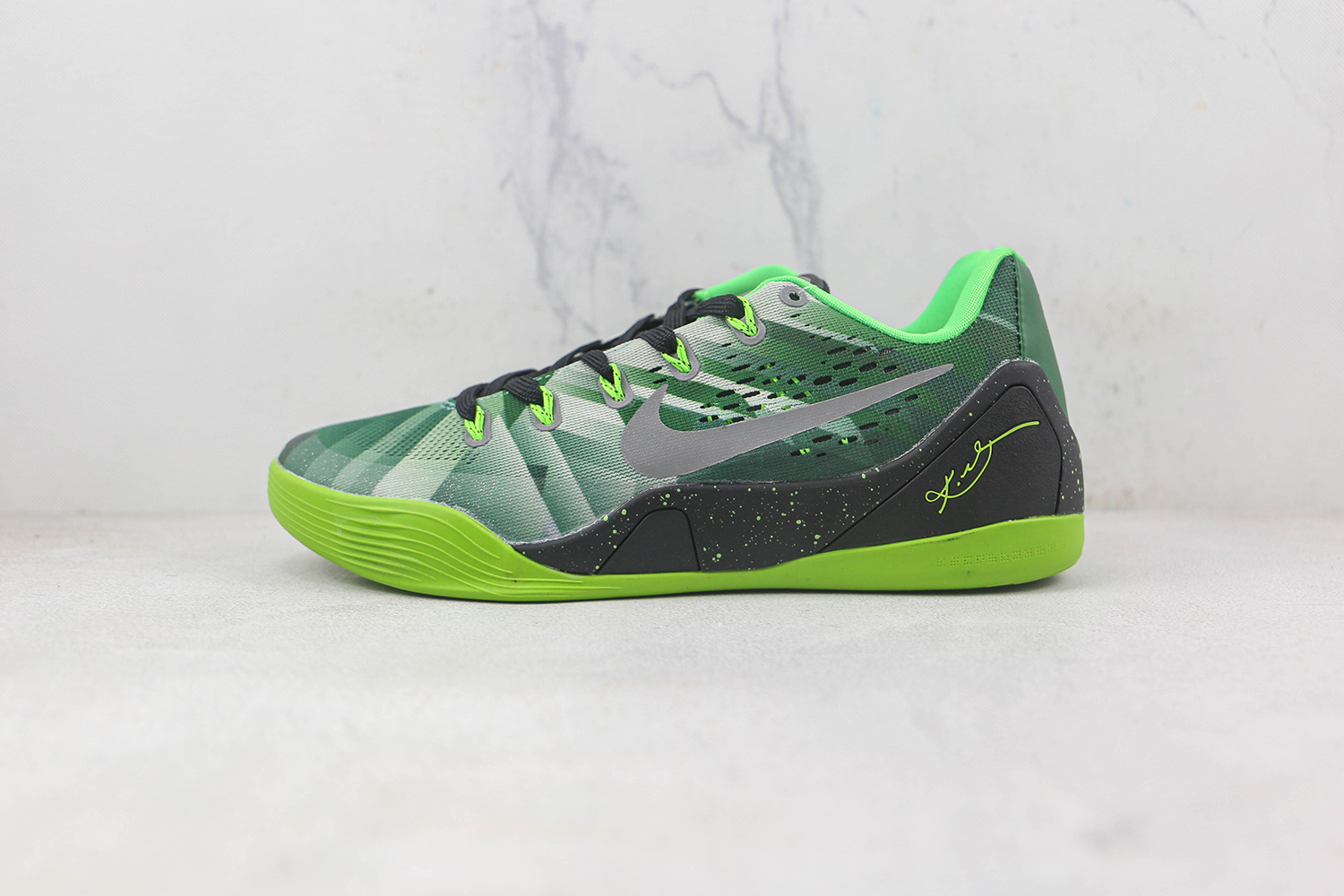  Nike Kobe Sneaker NKS100081